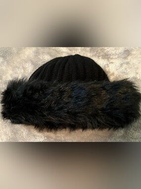 Silverstone Women's Faux Fur Knit Crown Winter Beanie Hat Black